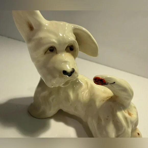 BESWICK DOG WITH LADYBIRD ON TAIL FIGURE 907 gloss - Picture 4 of 4